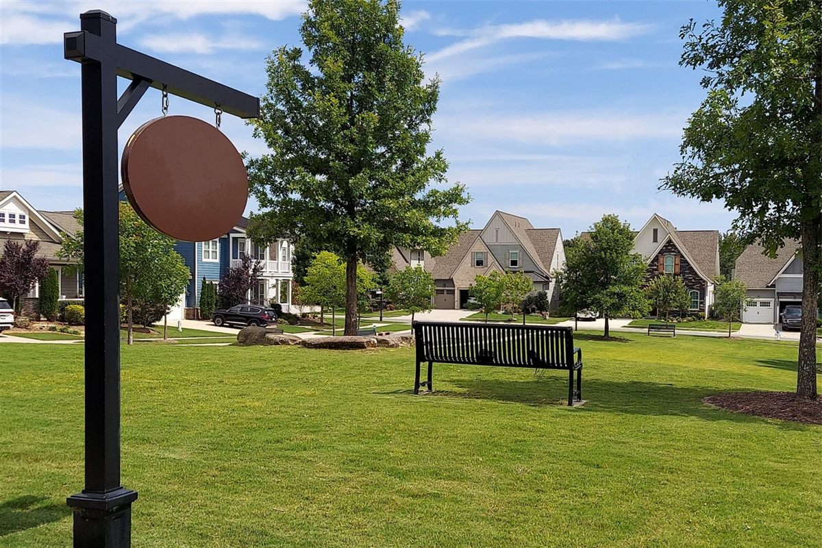 HOA amenity center and pool landscaping maintained by SouthernEEZ