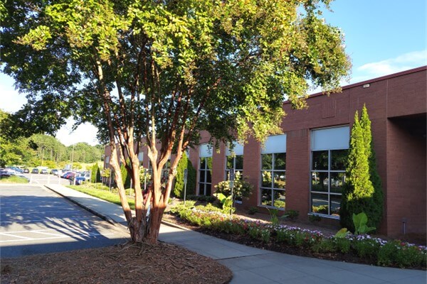 Warehouse and office campus grounds maintenance by SouthernEEZ
